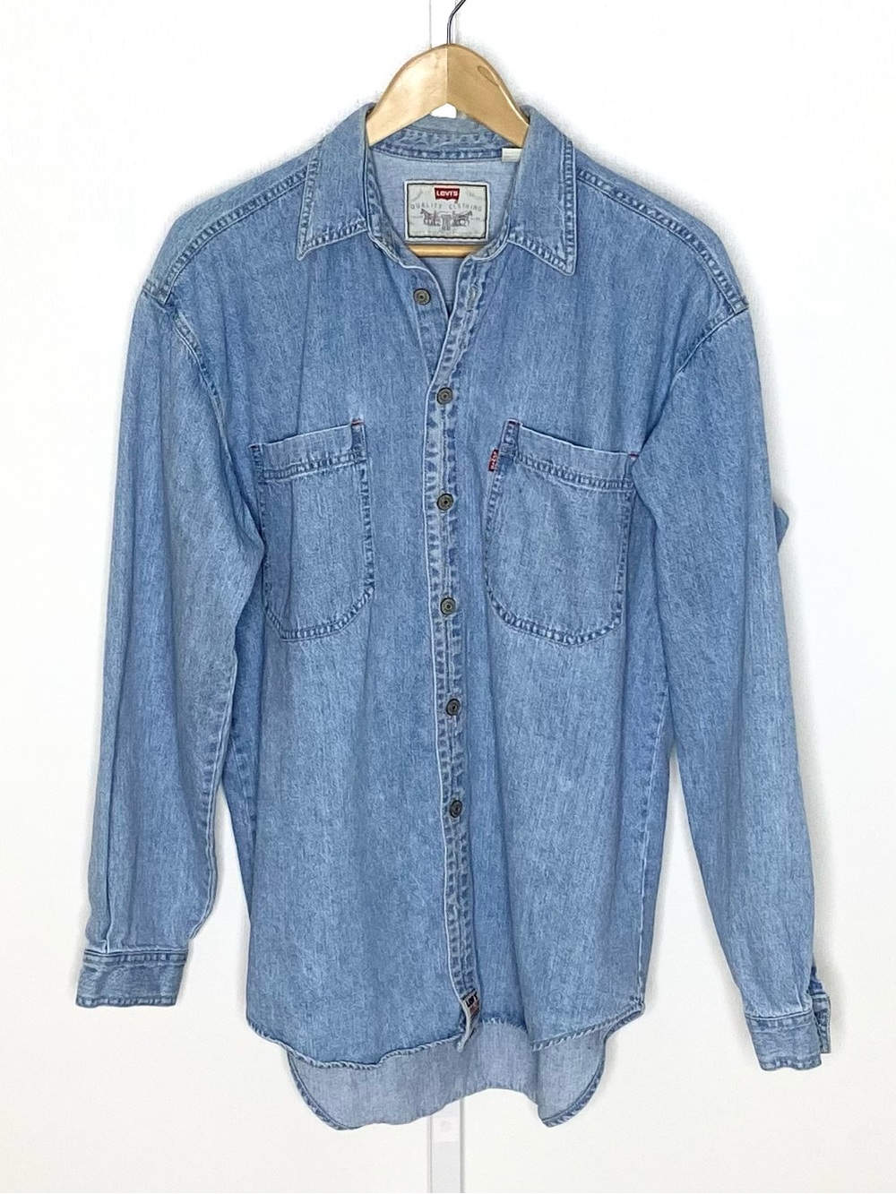 Levi’s | 90’s VINTAGE Light/Medium-Wash Denim Red-Tab Button-Down Shirt Sz M